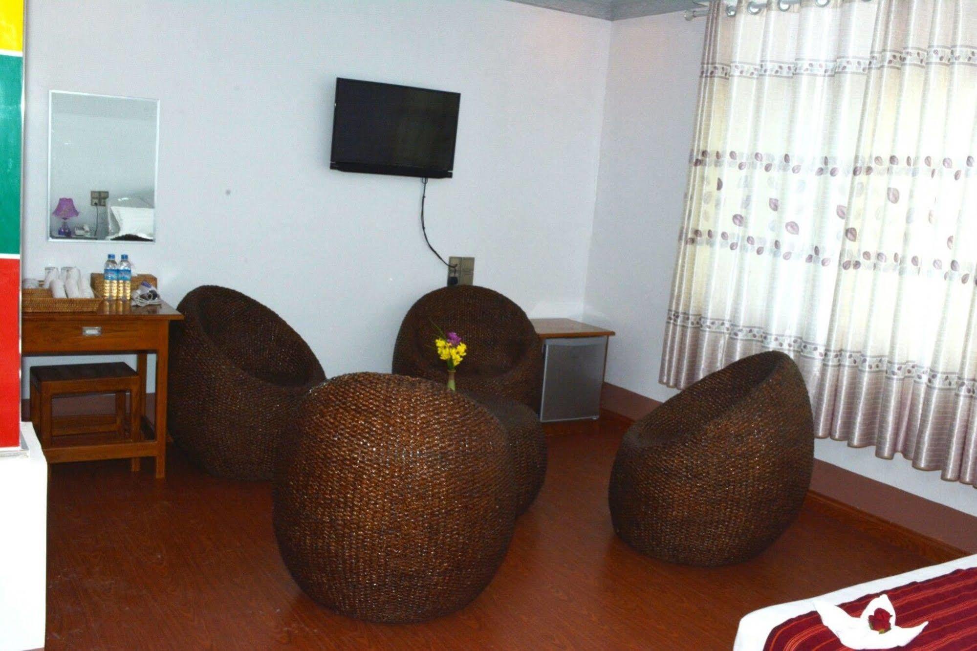 Myat Nan Taw Hotel Loikaw Eksteriør billede