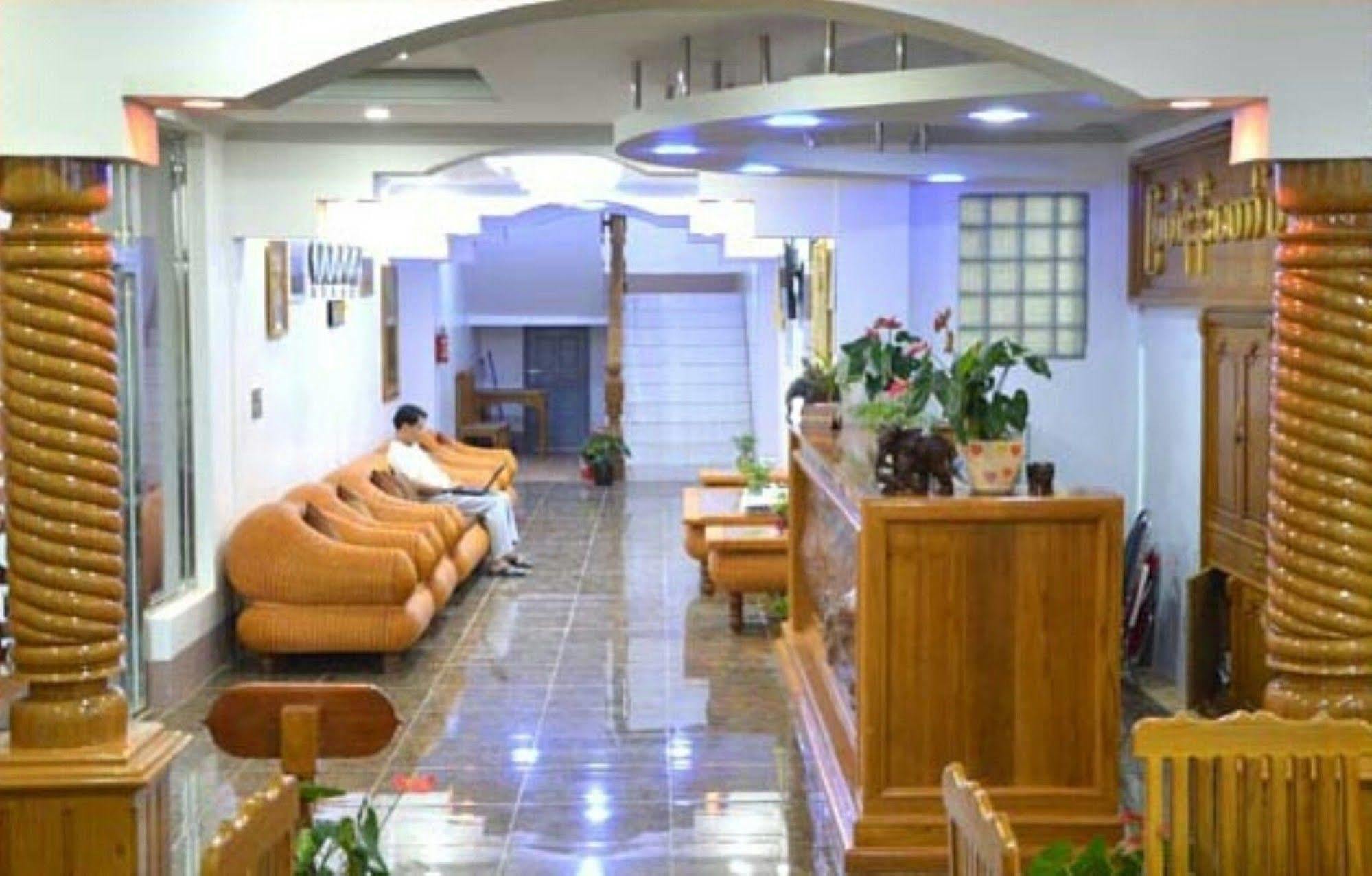 Myat Nan Taw Hotel Loikaw Eksteriør billede
