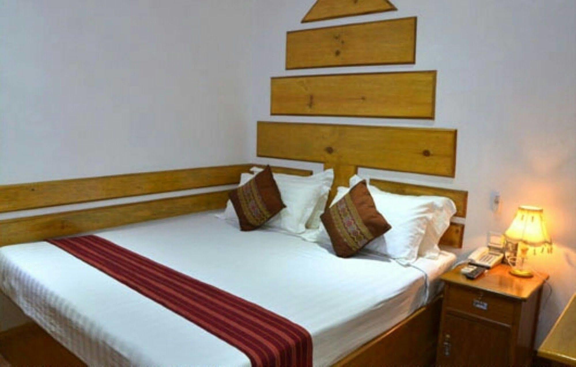 Myat Nan Taw Hotel Loikaw Eksteriør billede