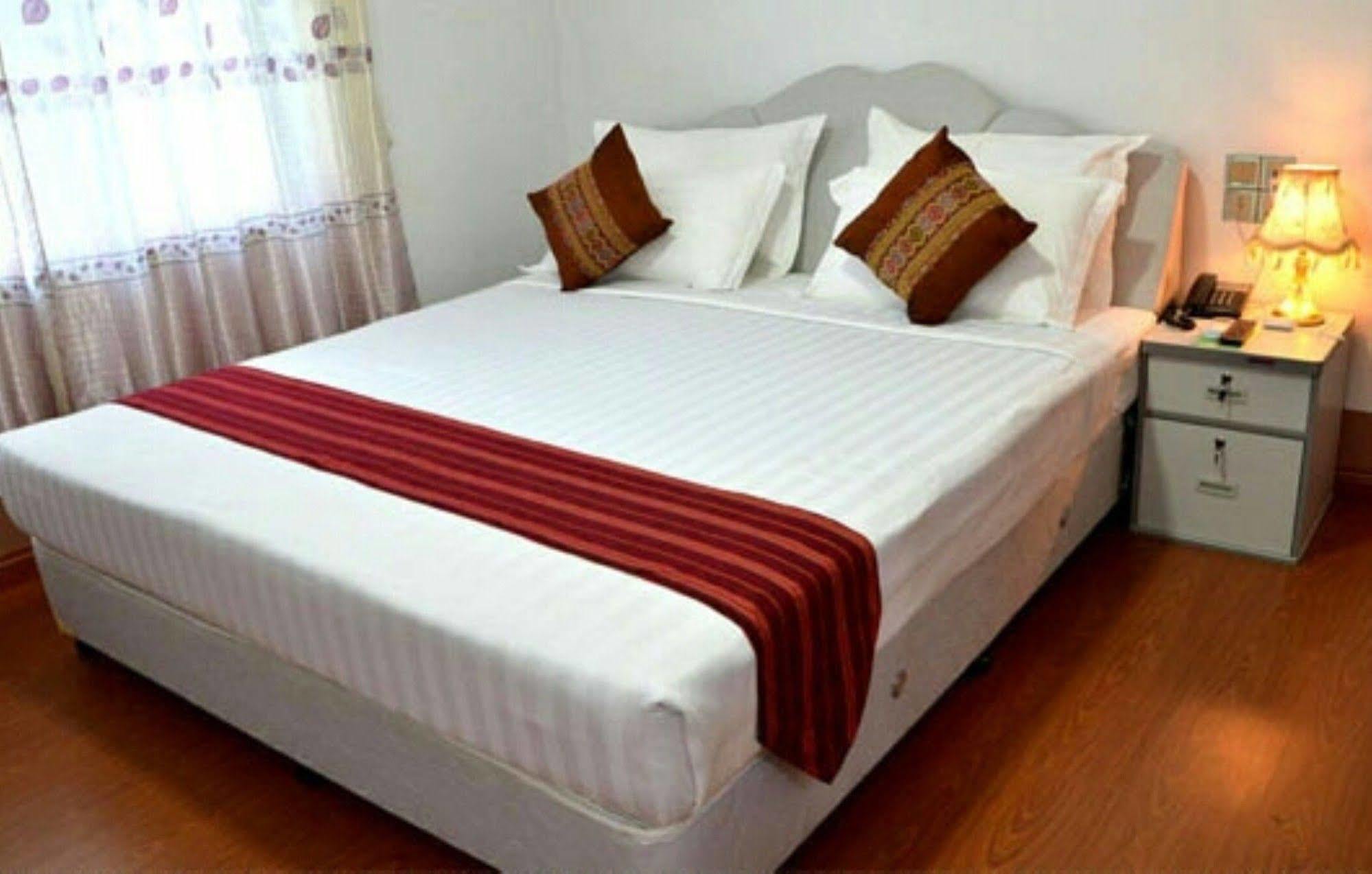 Myat Nan Taw Hotel Loikaw Eksteriør billede