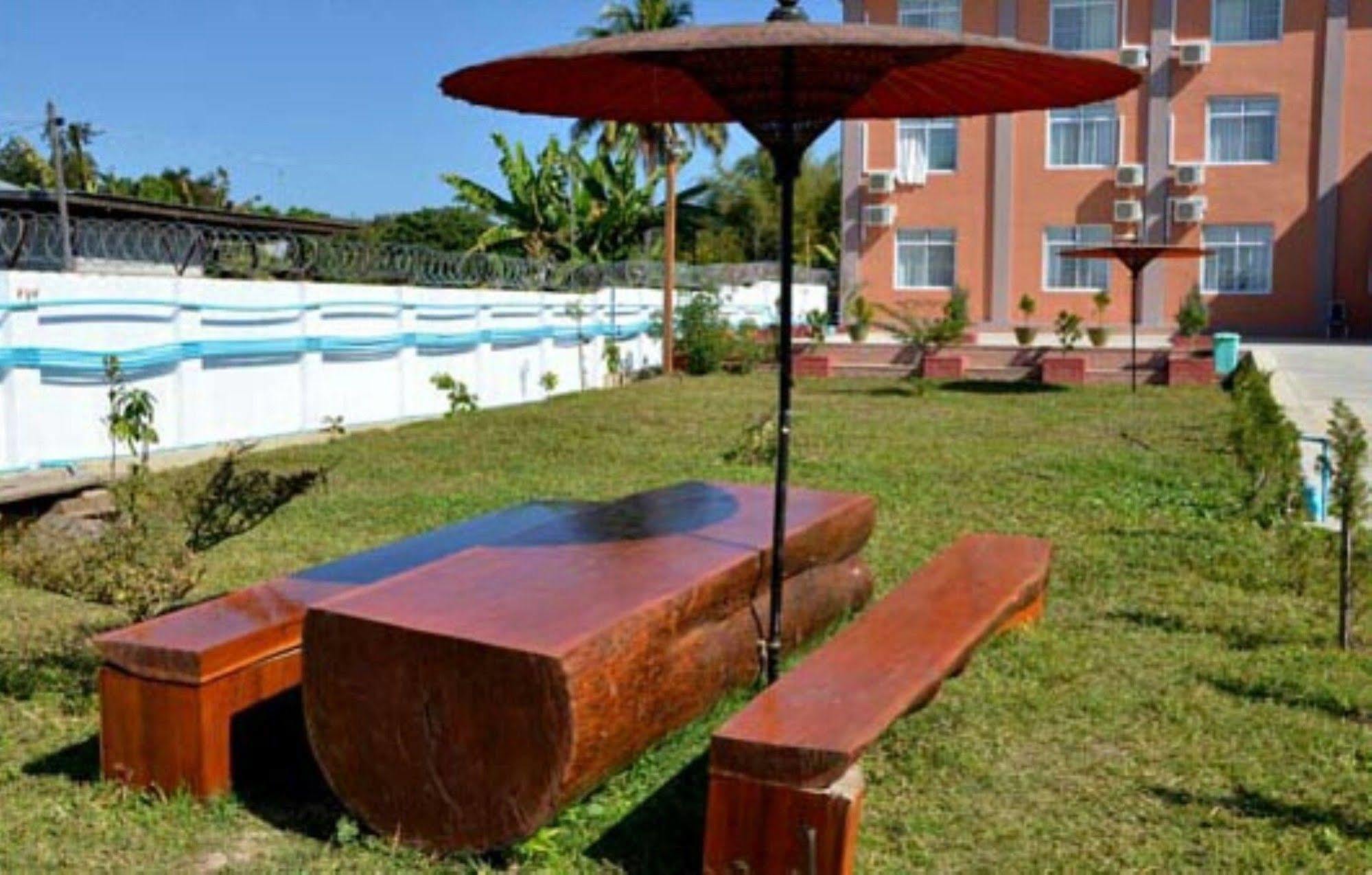 Myat Nan Taw Hotel Loikaw Eksteriør billede