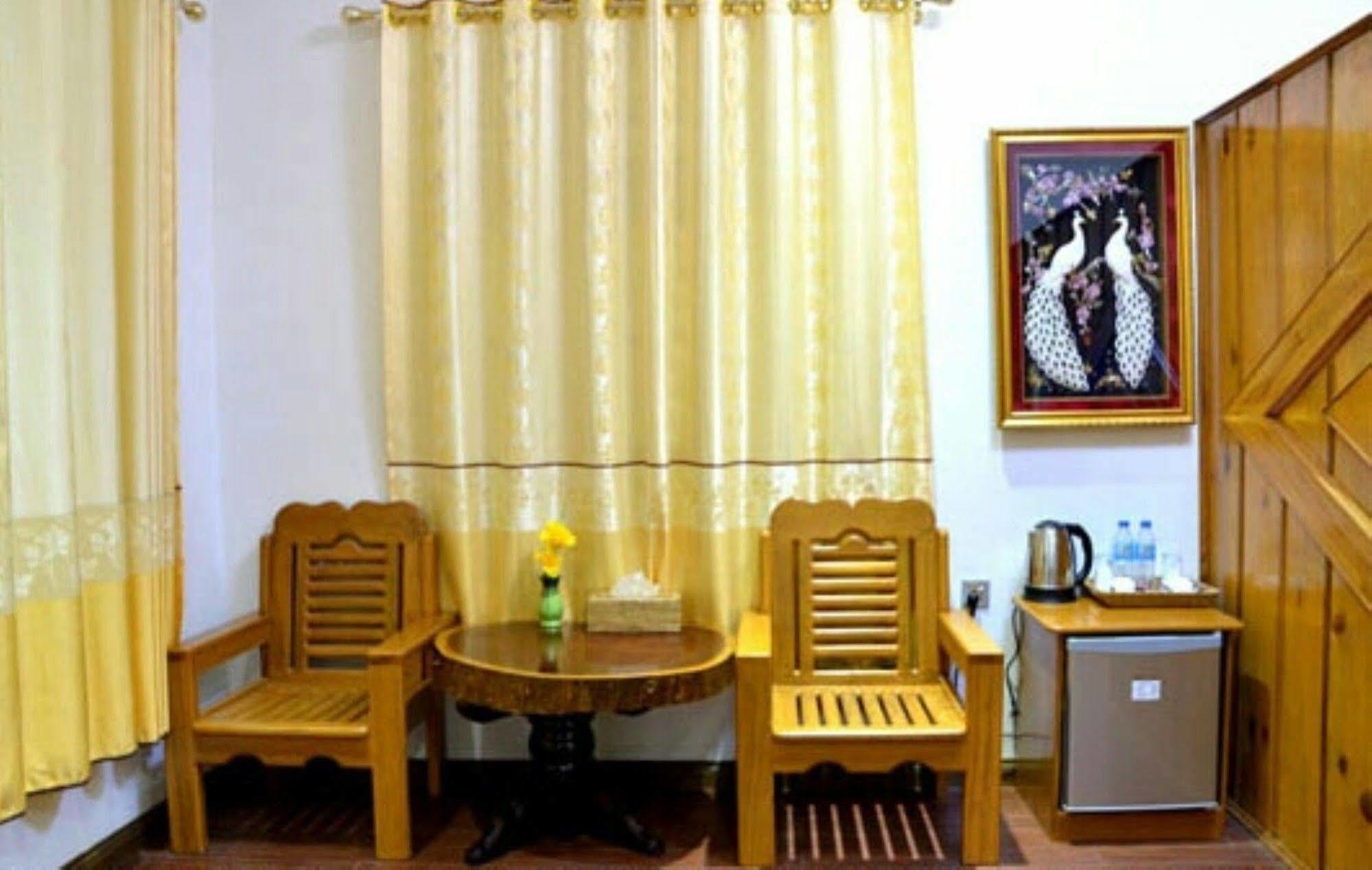Myat Nan Taw Hotel Loikaw Eksteriør billede